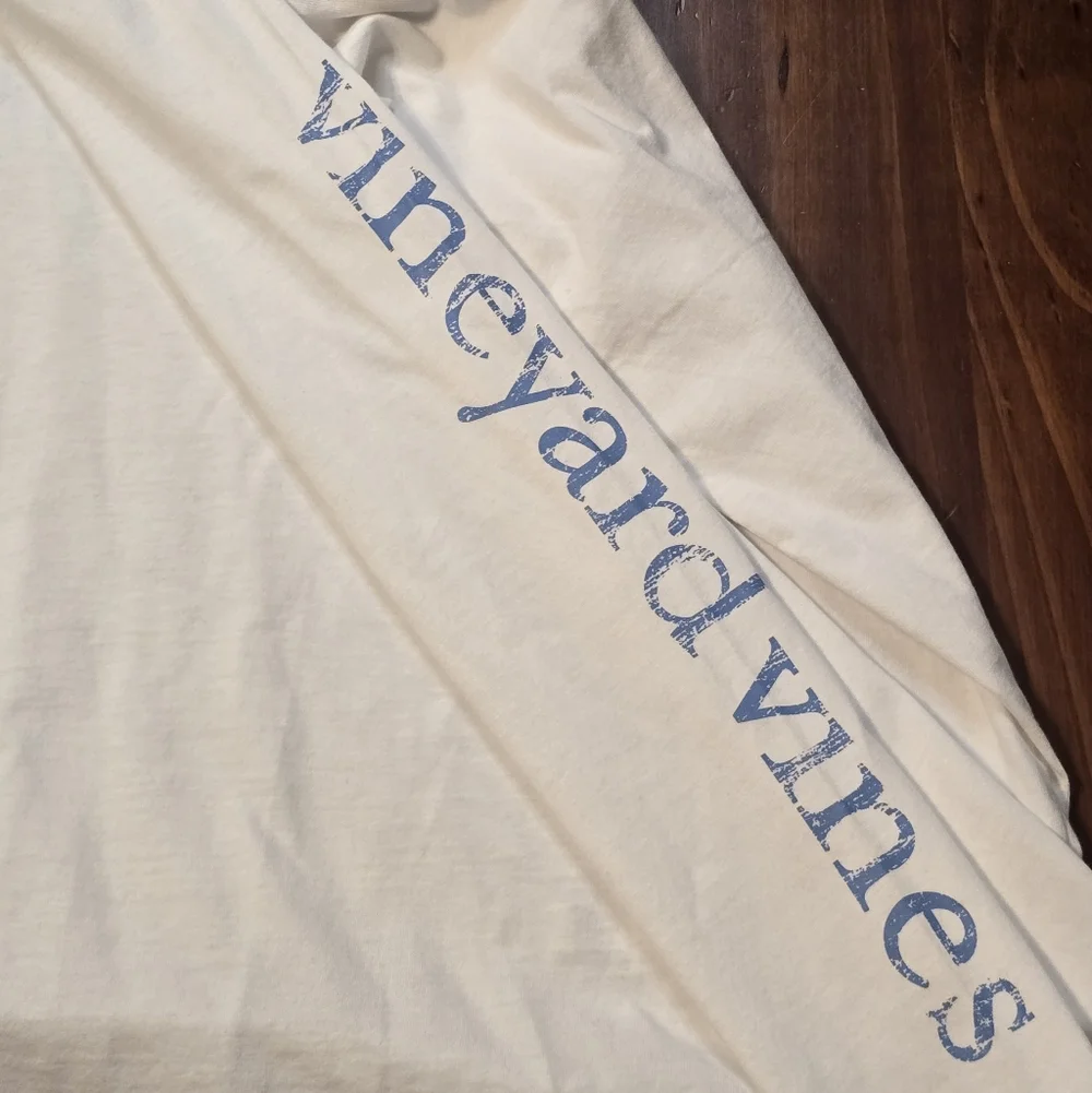 Vineyard Vines Medium Long Sleeve Pocket Tee "Dive Bar" Like New - Picture 4 of 8